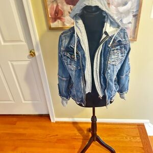 💙Blue Denim Distressed Jacket with Detachable Gray Hoodie🩶